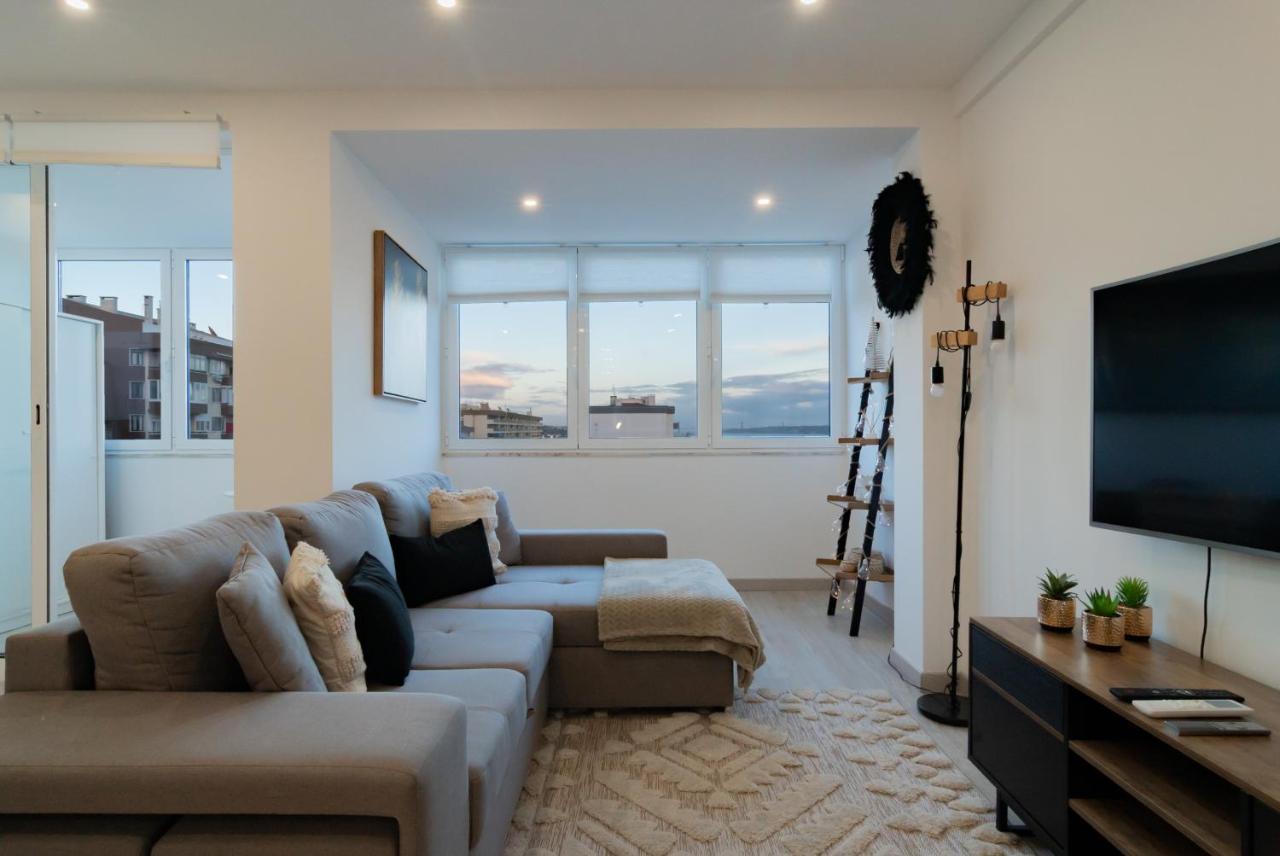 Stylish Apartment W/ River View By Lovelystay Oeiras Extérieur photo