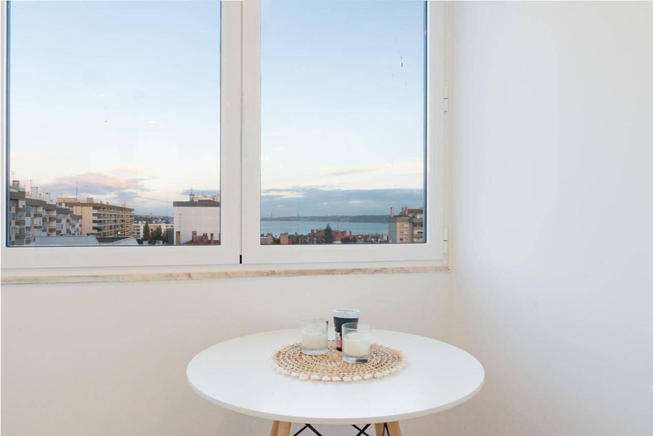 Stylish Apartment W/ River View By Lovelystay Oeiras Extérieur photo